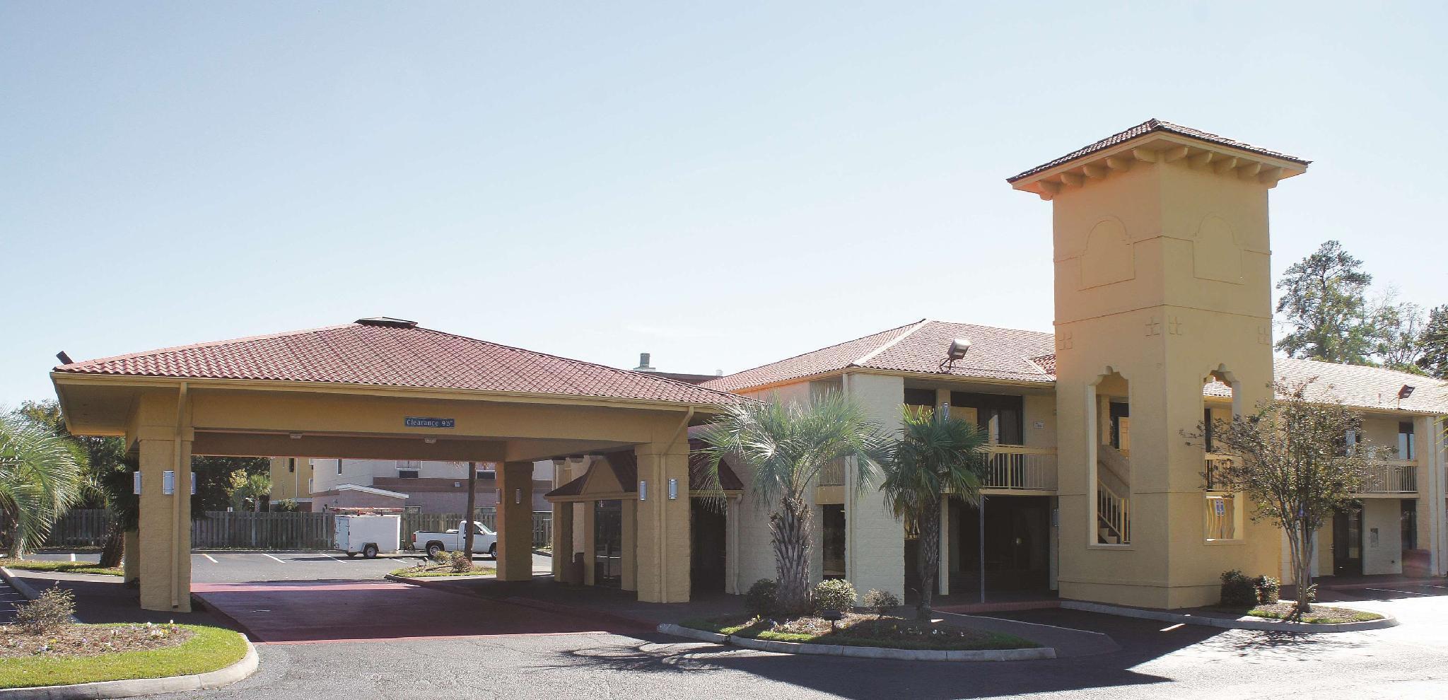 Super 8 By Wyndham Savannah Dış mekan fotoğraf